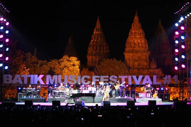 Konser Batik Music Festival 2019 Di Candi Prambanan, Disaksikan 9.100 Penonton Pakai Batik