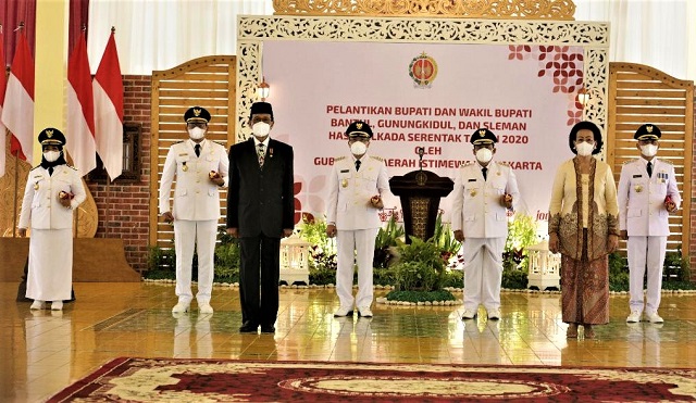 Gubernur Daerah Istimewa Yogyakarta Melantik Tiga Pasangan Bupati-Wakil Bupati Baru