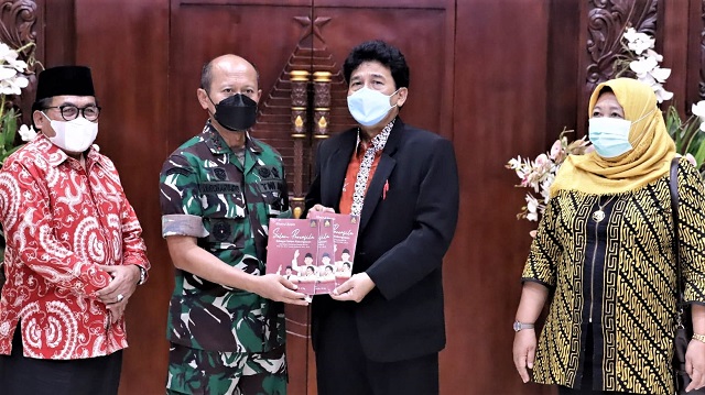 Kepala BPIP Prof Yudian Wahyudi Kenalkan Buku Diklat Pancasila Di Kodam V/Brawijaya,