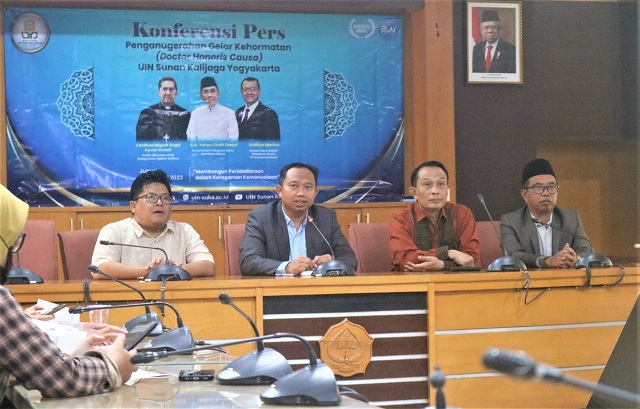 UIN Sunan Kalijaga Anugerahi Gelar Doctor Honoris Causa Kepada Kardinal Miguel Angel Ayuso Guixot, M.C.C.J., KH. Yahya Cholil Staquf dan dr. Sudibyo Markus, M.B.A.