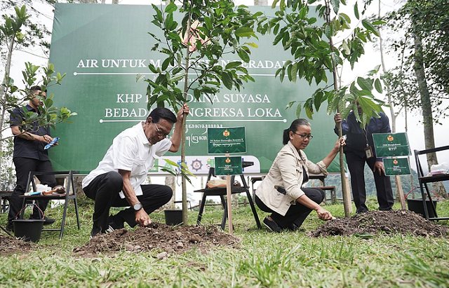 Sultan HB X Pimpin Reboisasi Lereng Merapi Lestarikan Sumber Mata Air