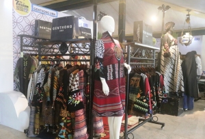 Busana Premium Batik Tulis Dipadu Bordir Tangan Kreasi Genthong Uma