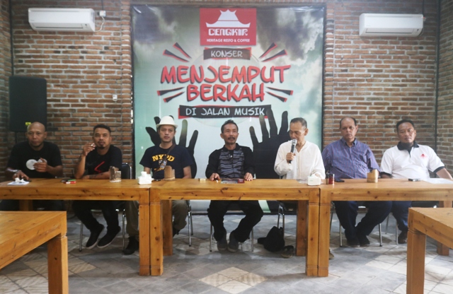 Gus Fuad Pleret Bersama ROFA Band Konser Di Cengkir Resto Sleman, Yogyakarta, Senin, 4 Februari 2019, Gratis!