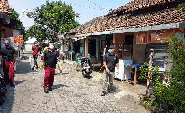 The Alana Yogyakarta Lakukan Penyemprotan Disinfektan Di Perkampungan Sekitar Hotel