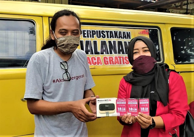 Smartfren Sukseskan Belajar Jarak Jauh Bersama Mobil Internet Gratis di Yogyakarta
