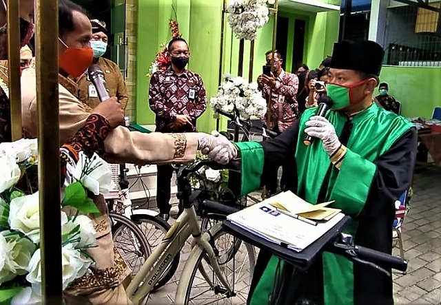 Nikah Bareng Diatas Sepeda, memeriahkan HUT Ke-264 Kota Yogyakarta dan Kampanye Protokol Kesehatan