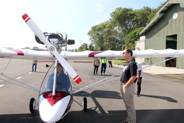 Danlanud Adisutjipto Marsma Dedy Susanto Saksikan Terbang Perdana Pesawat Rakitan Aerotek X-1