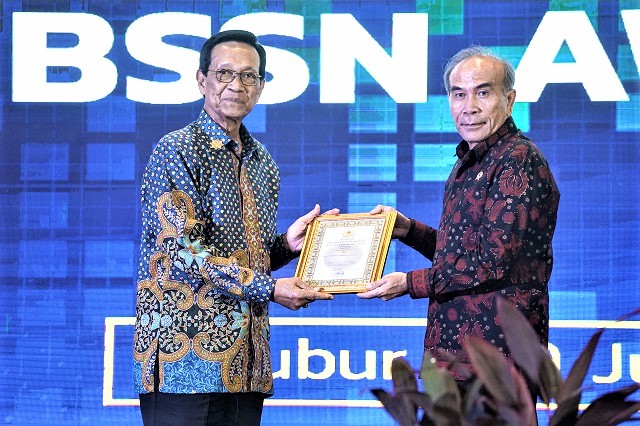 Berkontribusi Besar Pada Persandian, Sri Sultan Terima Anugerah Adhibakti Sanapati