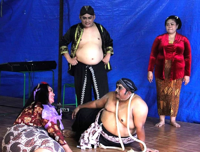 Ketoprak Gendut Suminten Gile, di Kedai Inspirasi LT Studio, Ngijo, Demangan, Sewon, Bantul, Minggu Malam, 12 November 2023