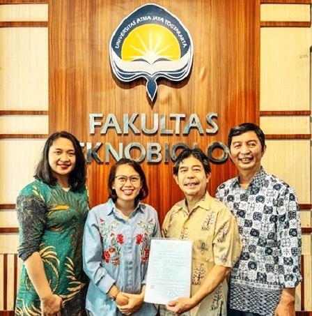 Tim Dosen FTB UAJY Mendapat Hak Paten Penelitian Sari Buah Berunuk