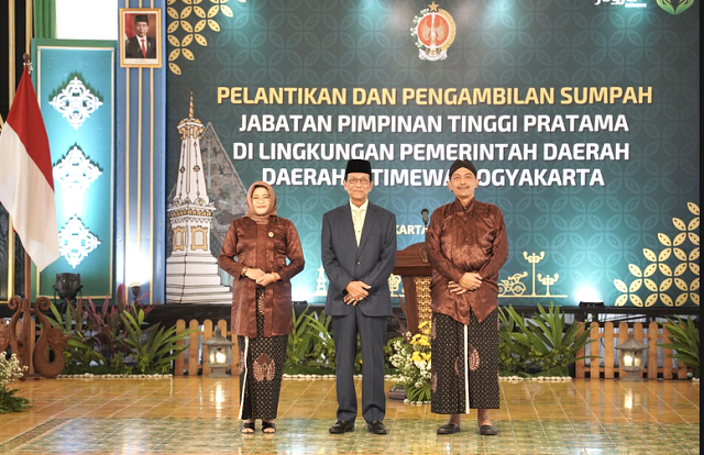 Sri Sultan Hamengku Buwono X Lantik Ni Made Dwipanti Indrayanti Pimpin Bappeda DIY