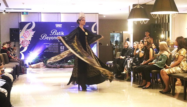 GRAMM Hotel Yogyakarta Rayakan HARI BATIK NASIONAL via Fashion Show Batik Beyond Borders