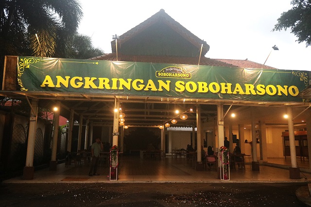 ANGKRINGAN SOBOHARSONO Alun-Alun Utara, Mewarnai Wisata Kuliner Yogyakarta