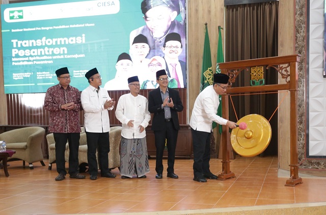 Seminar Nasional Transformasi Pesantren: UIN Sunan Kalijaga Siap Dirikan Pusat Kajian Pesantren