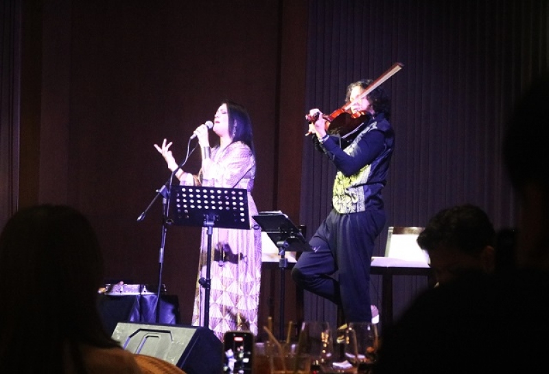 Duo Musisi Tunisia DORSAF HAMDANI dan ZIED ZOUARI, Memukau Pengunjung Hotel Tentrem Yogyakarta