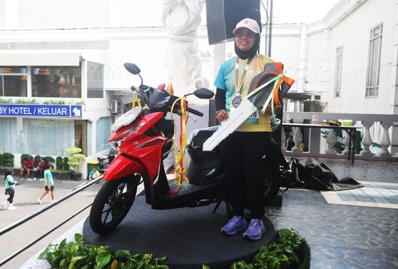 DWI HARTATI (58 Tahun) Berhasil Meraih Hadiah Utama BEYOND RUNNING 2026 THE RICH JOGJA HOTEL